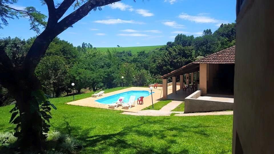 Piscina e varanda da sede