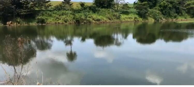 Espelho d'água da represa